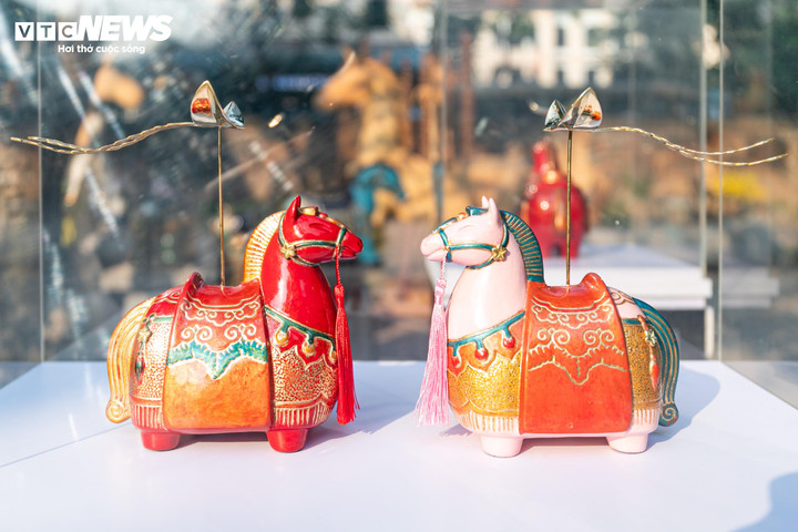 'Ngựa về phố' – Bộ tượng ngựa Tây Nguyên độc lạ giữa lòng Văn Miếu - 15