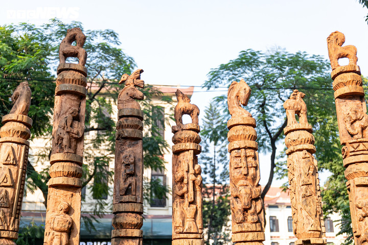 'Ngựa về phố' – Bộ tượng ngựa Tây Nguyên độc lạ giữa lòng Văn Miếu - 4