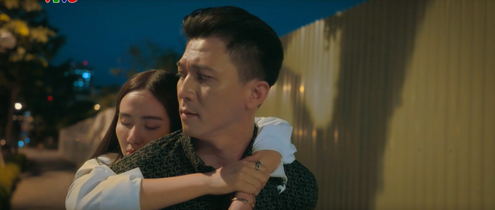 Hà Việt Dũng trong vai Viễn - ''tổng tài mỏ hỗn'' của bộ phim "Cách em 1 milimet".