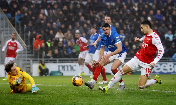 Martinelli lập hattrick giúp Arsenal thắng Portsmouth 4-1. (Ảnh: Reuters)