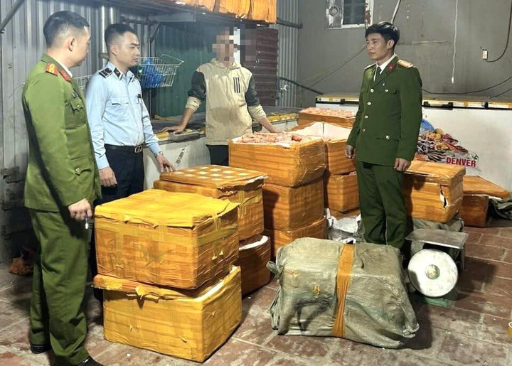 700kg trứng non, nầm lợn không rõ nguồn gốc, xuất xứ được tiêu hủy theo quy định. (Ảnh: Công an Bắc Ninh).