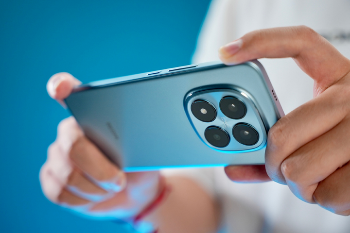 REDMI Note 15 Pro Series sở hữu camera 200MP với các tính năng tự động lấy nét, làm đẹp AI... giúp người dùng dễ dàng tạo ra những bức ảnh chất lượng phù hợp với nhiều bối cảnh cuộc sống.