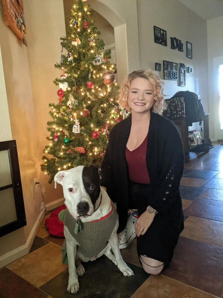 Sam Kersnick cảm thấy hạnh phúc hơn khi ở bên những chú chó ở trại cứu hộ hơn là đi hẹn hò với các chàng trai.