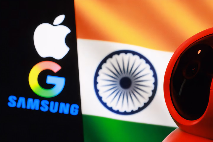 Apple, Google và Samsung đối mặt với áp lực từ chính phủ Ấn Độ trong kế hoạch buộc chia sẻ mã nguồn smartphone. (Nguồn: Reuters)