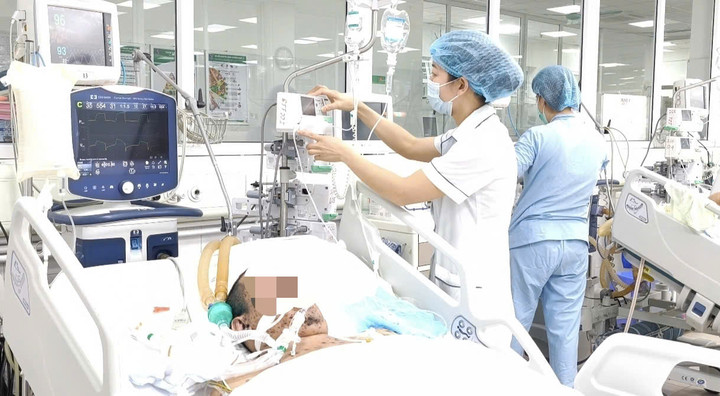 Anh H. đang điều trị tại bệnh viện Bệnh Nhiệt đới Trung ương