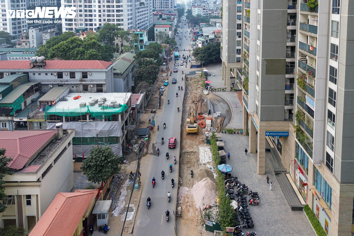 Cận cảnh loạt nhà 'siêu mỏng, siêu méo' trên đường đang mở rộng ở Hà Nội - 7