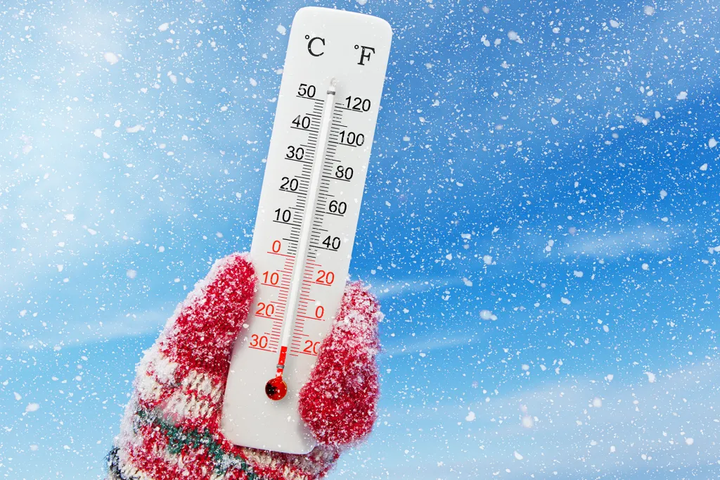 Thời điểm sáng sớm, mọi người chuẩn bị đi học, đi làm mới là lúc lạnh nhất. (Ảnh: ThroughCO)