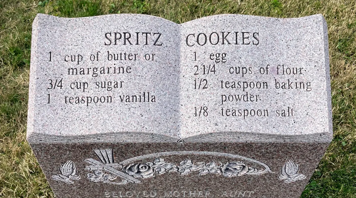 Công thức làm bánh quy spritz được khắc trên bia mộ tại một nghĩa trang ở New York. (Nguồn: Fox News)