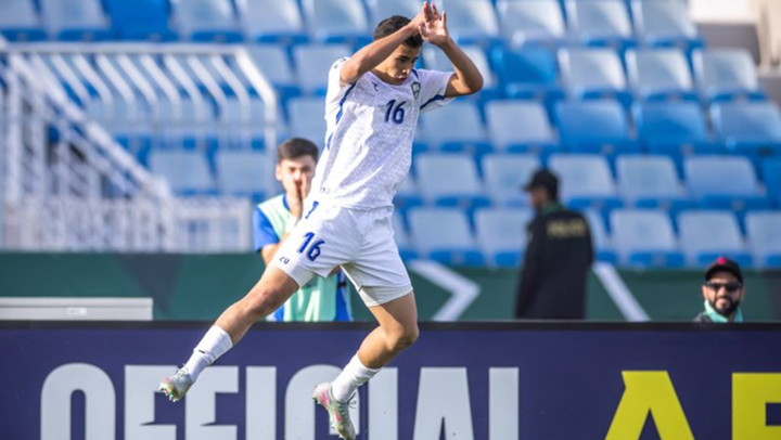 U23 Uzbekistan đứng đầu bảng C.