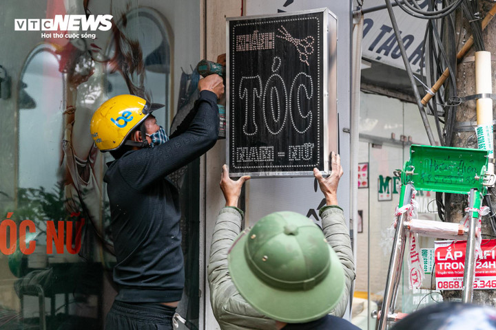 Tiểu thương chợ sinh viên phía Tây Hà Nội đồng loạt gỡ mái che, trả lại vỉa hè - 13