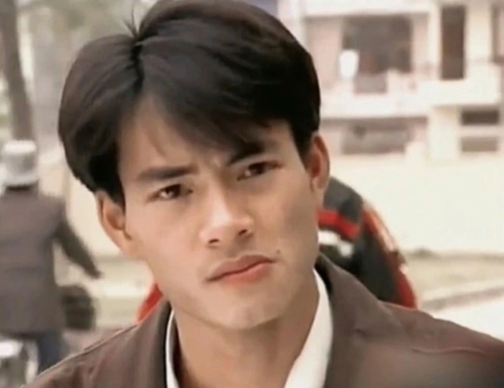 Thời trẻ, Xuân Bắc từng gây chú ý với diện mạo lãng tử, mái tóc bồng bềnh.