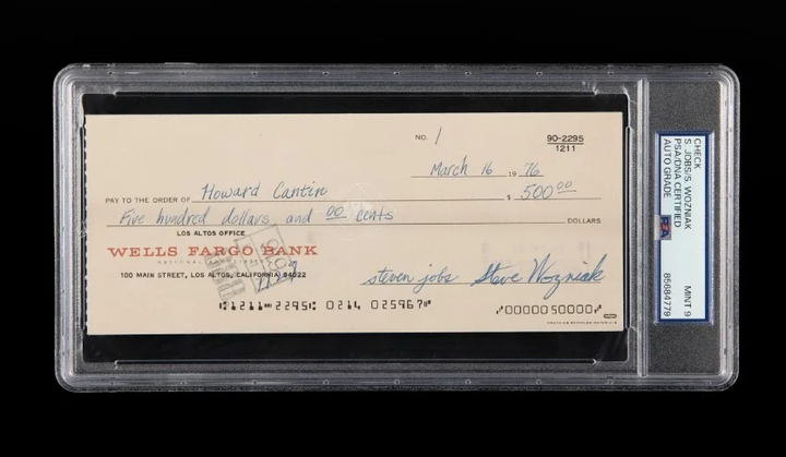 Tấm séc đầu tiên của Apple, ký bởi Steve Jobs và Steve Wozniak, được ví như “tài liệu quan trọng nhất trong lịch sử Apple”, đang được đấu giá với mức thầu lên tới hàng trăm nghìn USD. (Nguồn: RR Auction)