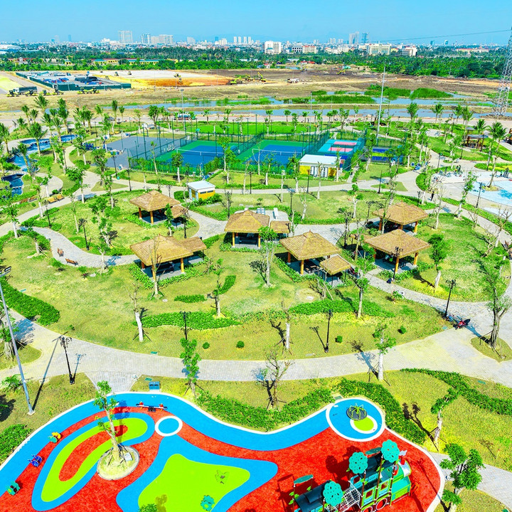 Hệ thống tiện ích được thành hình nhanh chóng, cho thấy thời điểm bứt tốc giá trị của Vinhomes Golden City đang đến gần.