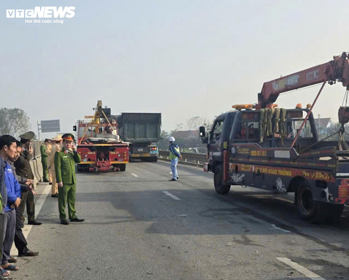 Công tác phân luồng giao thông, triển khai công tác cứu hộ, cứu nạn được lực lượng chức năng tỉnh Thanh Hoá triển khai nhanh. Danh tính các nạn nhân gặp nạn chưa được công bố.