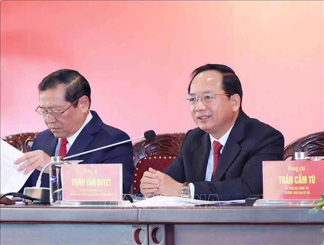 Ông Trịnh Văn Quyết, Bí thư Trung ương Đảng, Trưởng Ban Tuyên giáo và Dân vận Trung ương trả lời câu hỏi của phóng viên. (Ảnh: TTXVN)