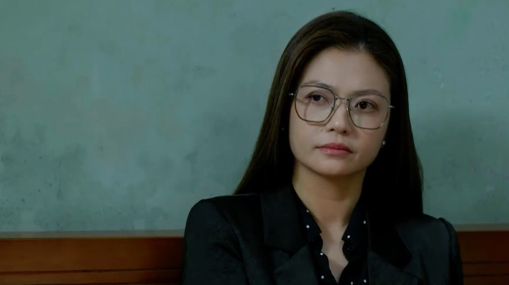 Bên cạnh diễn xuất, điều khiến người xem không khỏi trầm trồ chính là nhan sắc dường như bị thời gian “bỏ quên” của nữ diễn viên ở tuổi U50.