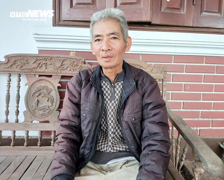 Ông Nguyễn Ngọc Lăng bức xúc khi không được đính chính thông tin 658m² đất "thổ cư" trong bìa đỏ được cấp từ năm 2004 sang "đất ở". (Ảnh: Tiến Thắng)