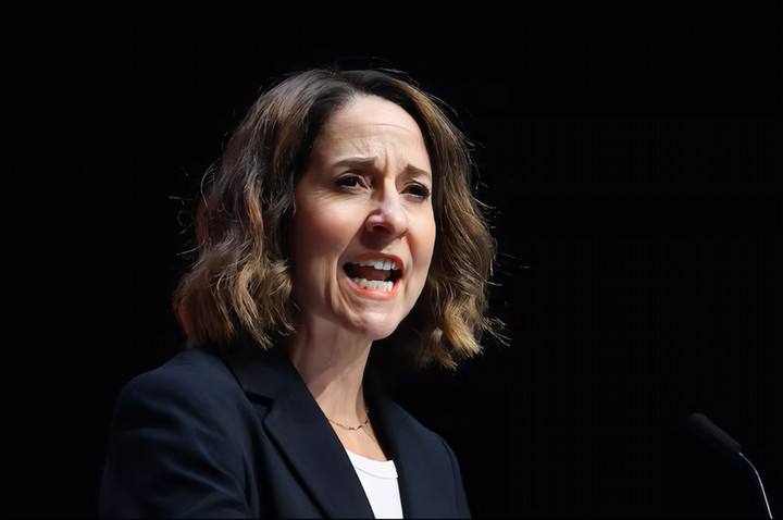 Bộ trưởng Công nghệ Anh Liz Kendall nhấn mạnh định hướng điều chỉnh luật bản quyền để bảo vệ giới sáng tạo trong kỷ nguyên AI. (Nguồn: Reuters)