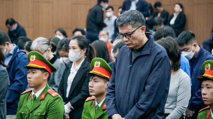 Cựu Cục trưởng An toàn thực phẩm Nguyễn Thanh Phong tại toà.