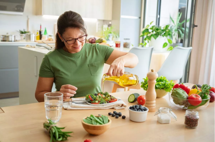 Chế độ ăn uống khoa học và lối sống mới là chìa khóa thực sự (Ảnh: Mirror)