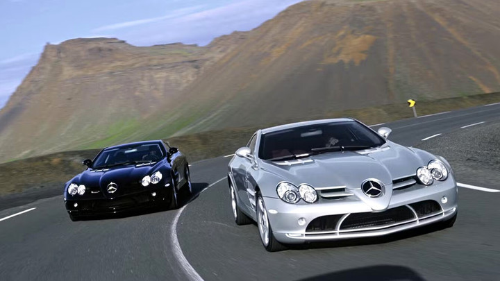 Dòng xe Mercedes-Benz SLR McLaren là mẫu xe số tự động nổi tiếng một thời. (Ảnh: Carbuzz)