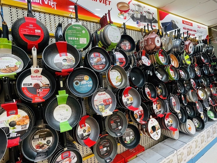 Ngoài chất lượng sản phẩm và hậu mãi được bảo chứng, Điện máy XANH còn dành tặng nhiều phần quà thiết thực như một món “lộc” đầu năm cho khách hàng.