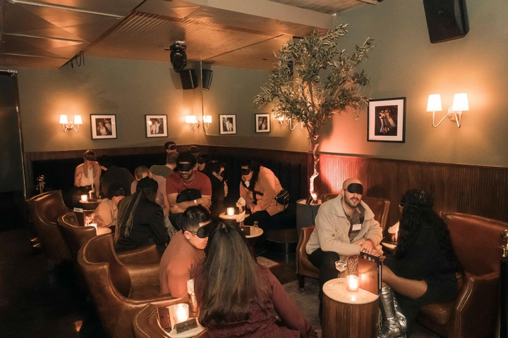 Buổi ra mắt Unseen Connection tại New York được tổ chức ở quán cocktail nổi tiếng.
