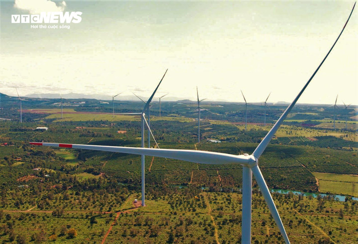 Hiện nay, toàn khu vực Gia Lai Tây có khoảng gần 800 MW điện gió đã hòa lưới. Các dự án tiêu biểu như Dự án Ia Bang 1 (50 MW), Nhà máy điện gió Phát triển Miền Núi (49,5 MW), Nhà máy điện gió Chế biến Tây Nguyên (49,5 MW), Dự án Hưng Hải Gia Lai (100 MW), Cụm dự án Ia Pech & Ia Pech 2 (99 MW), Dự án Viên An (50 MW)...