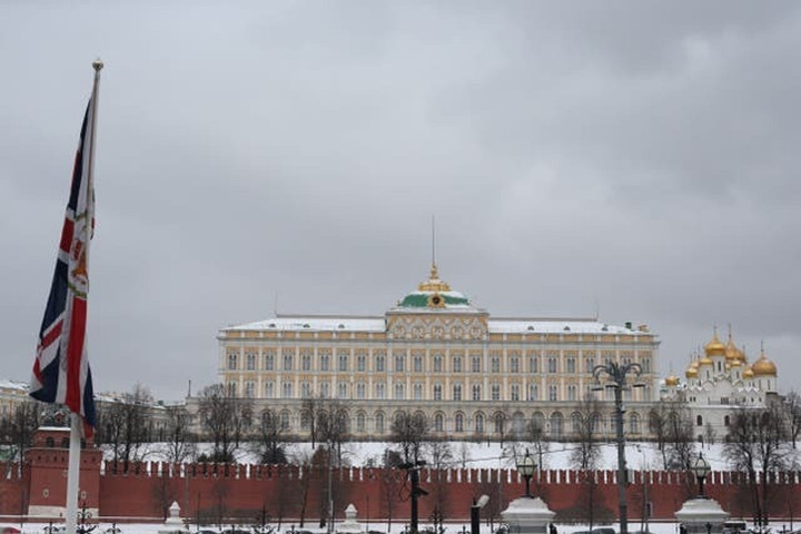 Nga trục xuất nhân viên đại sứ quán Anh nghi là "điệp viên".