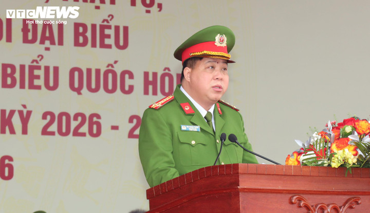 Đại tá Bùi Trung Thành, Ủy viên Ban Thường vụ Đảng ủy, Phó Giám đốc Công an TP Hải Phòng được giới thiệu ứng cử đại biểu Quốc hội khóa XVI.