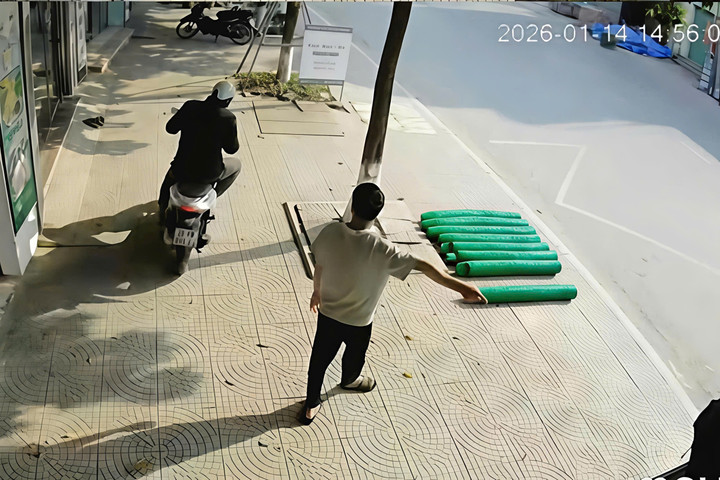 Hình ảnh hung thủ xuất hiện và hỏi đường tại phường Thuận Thành, Bắc Ninh