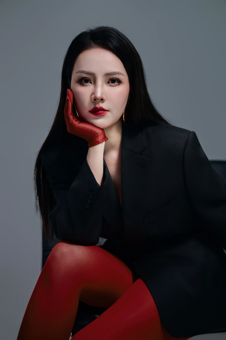 Á hậu, BTV nổi tiếng của VTV gây chú ý với diện mạo khác lạ - 3