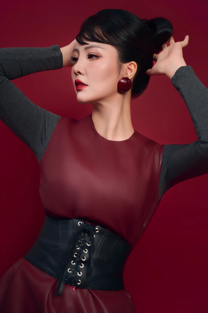 Thuỵ Vân thường được biết đến với hình ảnh nền nã, dịu dàng.