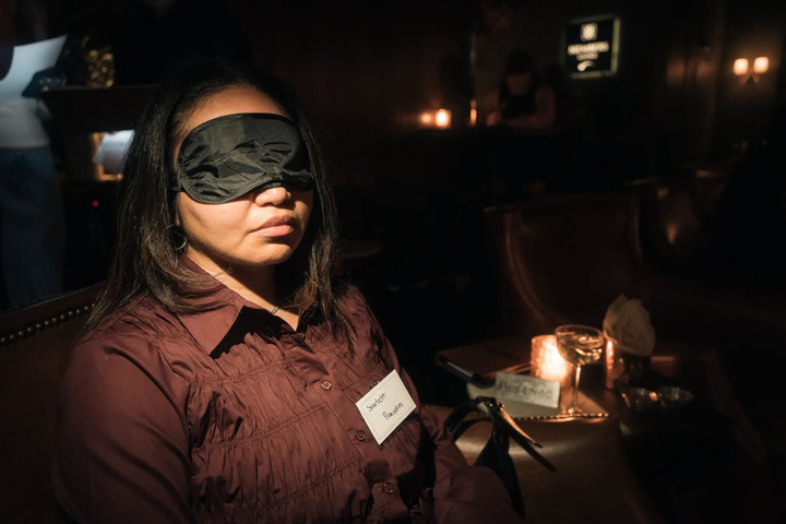 Scarlett, kỹ sư phần mềm 32 tuổi, đăng ký tham gia sự kiện này vì không thích hẹn hò qua ứng dụng.