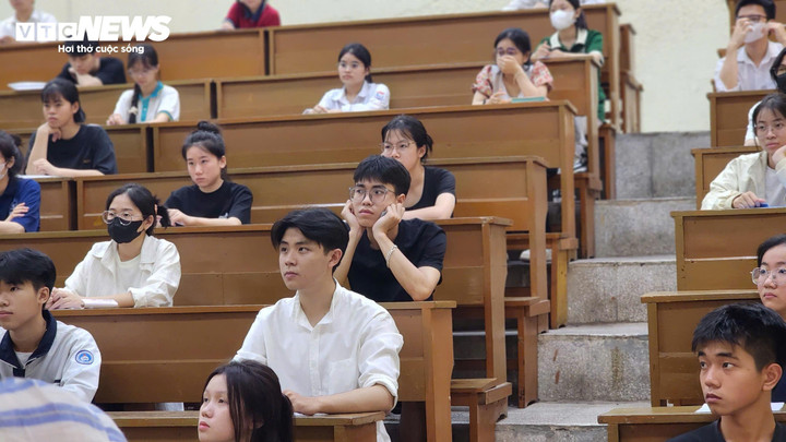 Thí sinh tham dự kỳ thi đánh giá năng lực (SPT) của Đại học Sư phạm Hà Nội 2025.