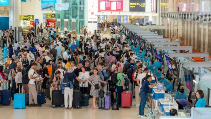 Đến thời điểm này, các hãng hàng không đã tăng hơn 2.750 chuyến bay với tổng số hơn 573.000 ghế trong dịp Tết Nguyên đán 2026. Đây là năm các hãng hàng không Việt bổ sung lượng vé máy bay với quy mô lớn chưa từng có.