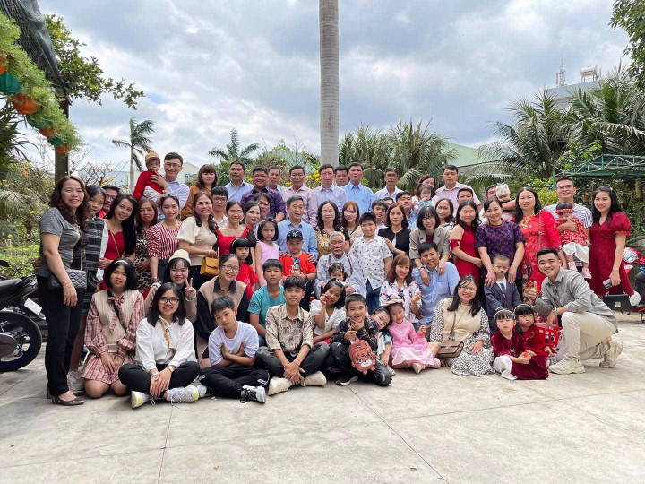 Đại gia đình chụp ảnh kỷ niệm năm 2021.