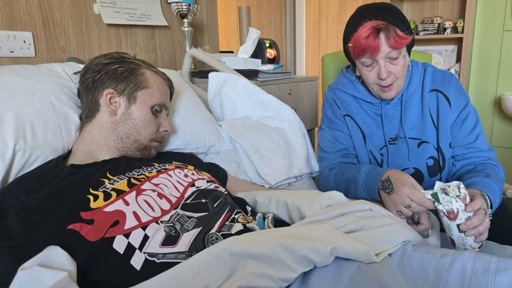 Những ngày tháng cuối trên giường bệnh của Andre Yarham. (Ảnh: Sam Fairbairn)