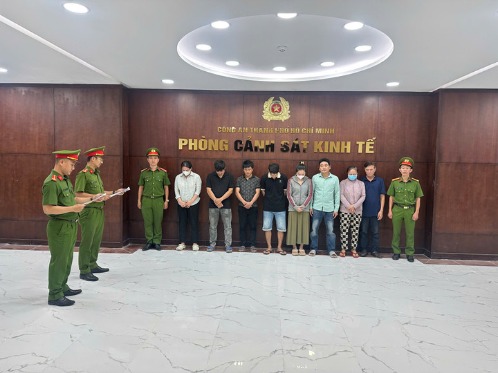 Công an TP.HCM khởi tố 8 người trong đường dây. (Ảnh: CACC)