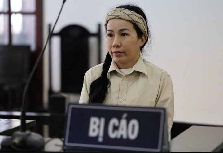 Bị cáo Đinh Thị Lan tại phiên toà.