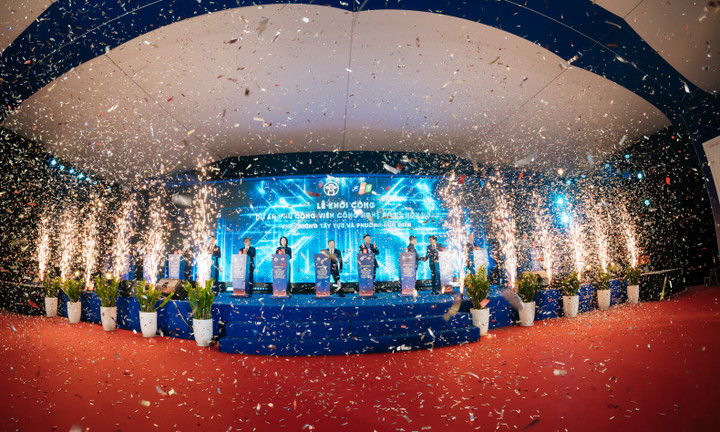 Các đại biểu thực hiện nghi thức khởi công dự án. (Ảnh: BTC)