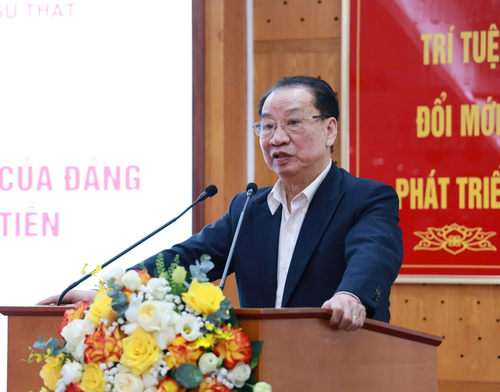 GS.TS. Phùng Hữu Phú cho rằng, đây là ấn phẩm đầu tiên viết về công tác tuyên giáo gắn kết chặt chẽ với công tác dân vận.