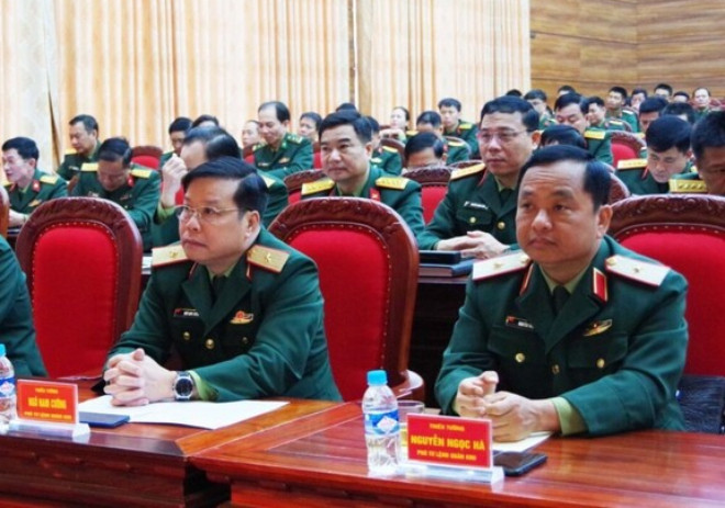 Thiếu tướng Nguyễn Ngọc Hà và Thiếu tướng Ngô Nam Cường. (Ảnh: Quân khu 4).