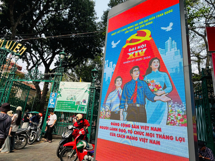 TP.HCM rực rỡ cờ hoa chào mừng Đại hội Đảng XIV - 7