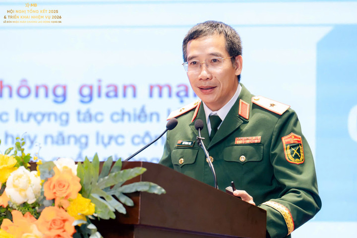 Thiếu tướng Lưu Trung Thái, Bí thư Đảng ủy, Chủ tịch HĐQT MB, báo cáo tại Hội nghị.