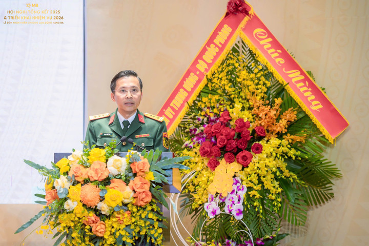 Đại tá Phạm Như Ánh phát biểu đáp từ.