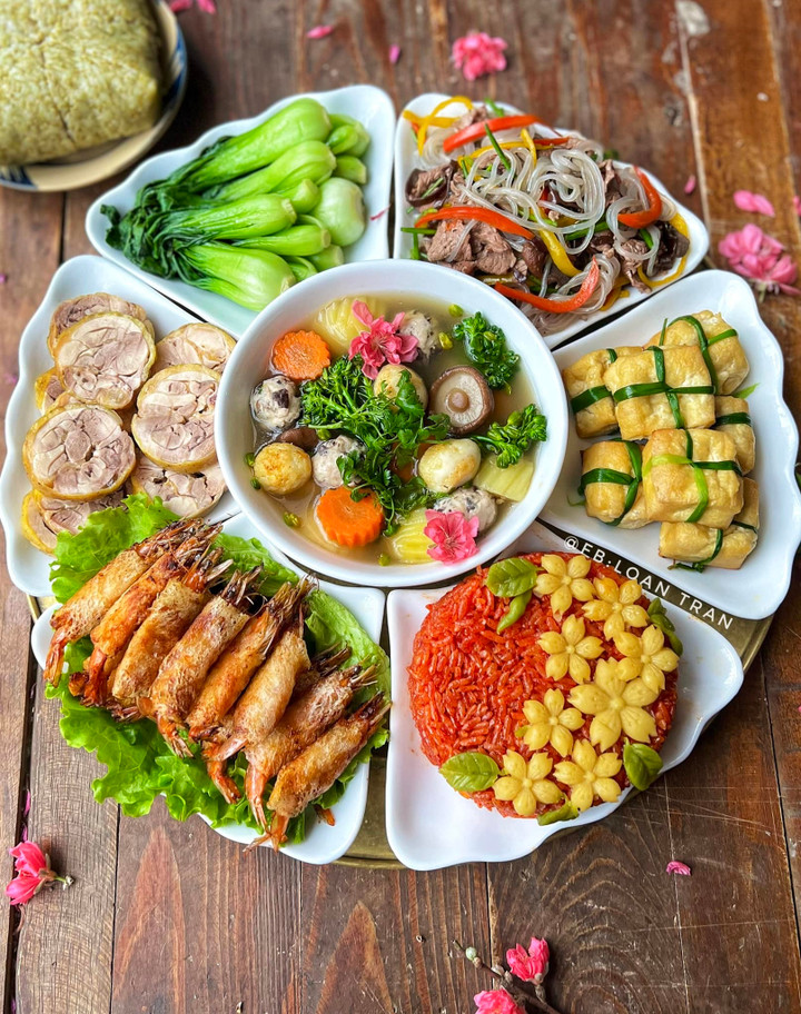 Trong mâm cúng mùng 1 tháng Chạp không thể thiếu món xôi. (Ảnh: Loan Trần)