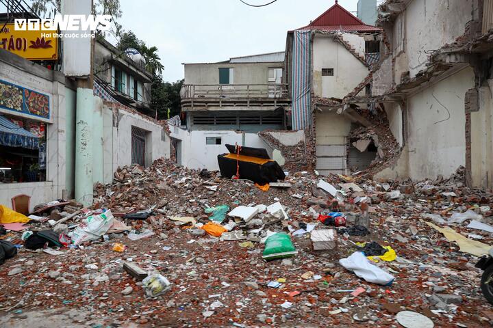 Nhờ các chính sách tháo gỡ kịp thời, nhiều dự án nhận được sự đồng thuận, ủng hộ của người dân. Sự vào cuộc đồng bộ của chính quyền và Nhân dân là yếu tố then chốt để các công trình sớm hoàn thành, góp phần xây dựng Thủ đô văn minh, hiện đại.