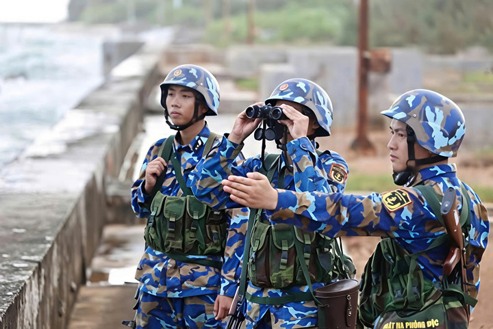 Duy trì nghiêm công tác tuần tra, canh gác trên đảo.