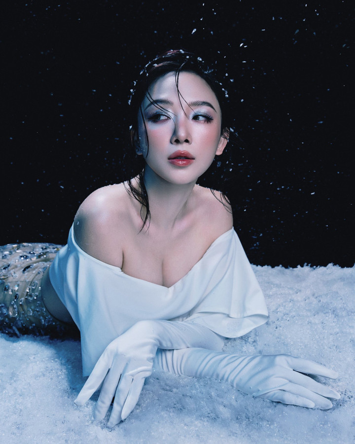 Dù vốn gắn liền với hình ảnh quyến rũ, nửa năm trở lại đây Tóc Tiên được nhận xét táo bạo, gợi cảm hơn.